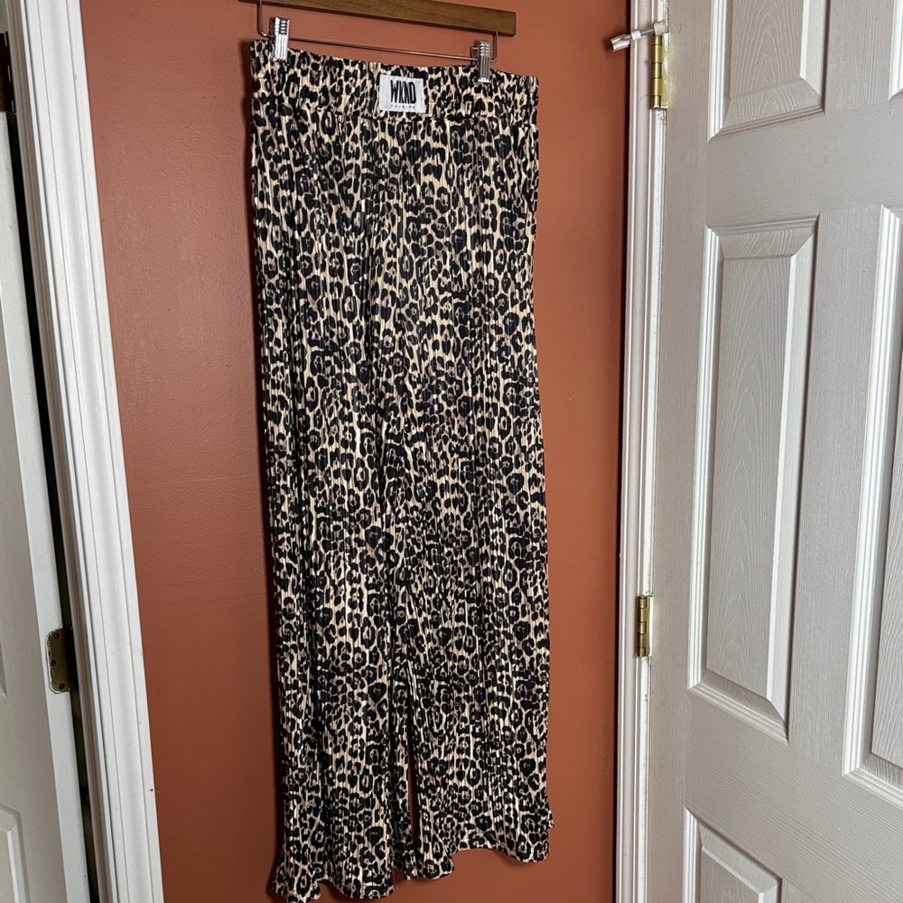 WKND Chasers leopard plisse pants